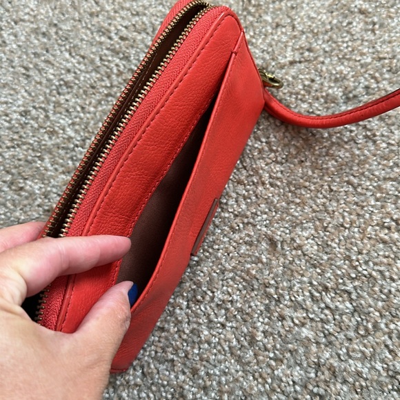 Fossil Leather Wristlet Wallet Orange with removable wrist strap - Picture 4 of 6